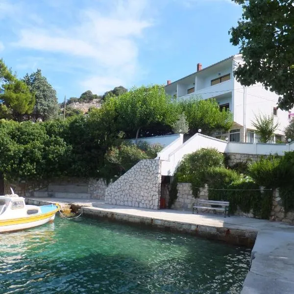 Apartments Justić, Hotel in Supetarska Draga