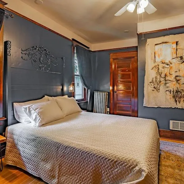 Charming Room in Capitol Hill - Foxglove Inn Rm 2, hotel v destinaci Seattle