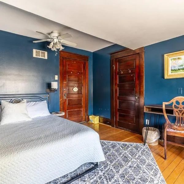 Charming Room in Capitol Hill - Foxglove Inn Rm 7, hotel in Seattle