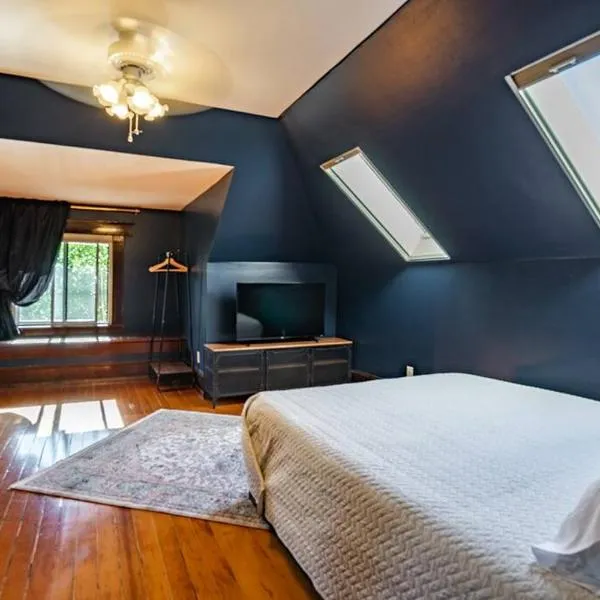 Charming Room in Capitol Hill - Foxglove Inn Rm 8, hotel in Seattle