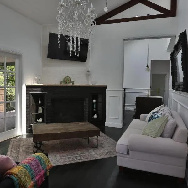 Juniper Corner-Hunter Valley-A Step back in time!-7 mins to Vineyards, ξενοδοχείο σε Cessnock