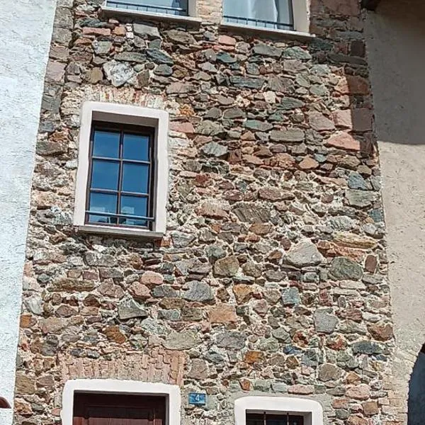Antica torre del castello Casa Ceresiana, hotel en Carabietta