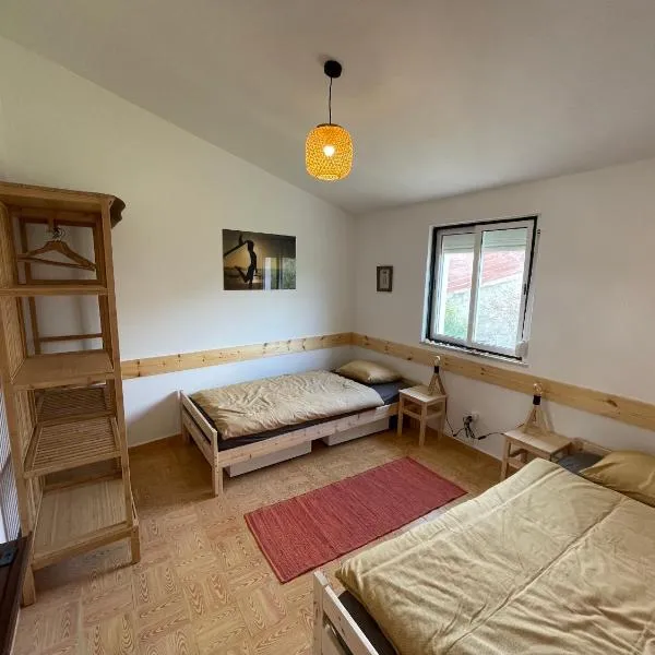 Algarve Surf Hostel & Guest House, ξενοδοχείο σε Raposeira