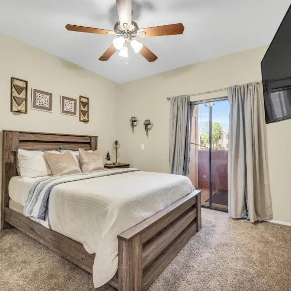 Comfy Condo with Heated Pool and Gym、フェニックスのホテル