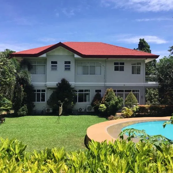 Camiguin Lanzones Resort, hotel v Mambajaoju