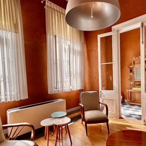 Private Central 2BR/2BA House w Patio&Terrace, hotel i Konak
