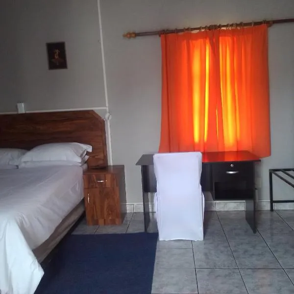 FEATHERS INN GUEST HOUSE, khách sạn ở Walvis Bay