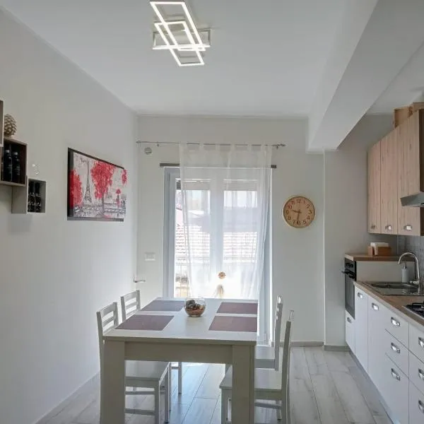 Appartamento Moderno in Centro città, hôtel à SantʼAgata di Militello