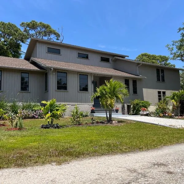 tropical bay house, hotel v destinaci Englewood