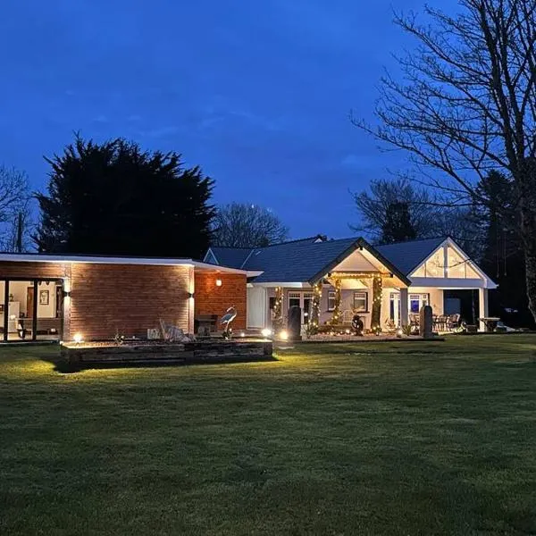 Secluded Country Bungalow Ballinrobe, hotel in Ballinrobe