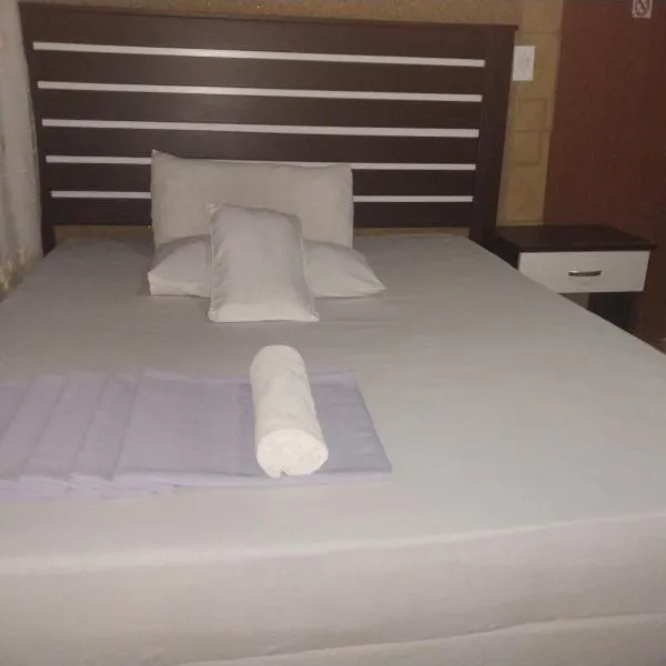 M-Dee Guest Pass Lodge, hotel v destinaci Phuthaditjhaba