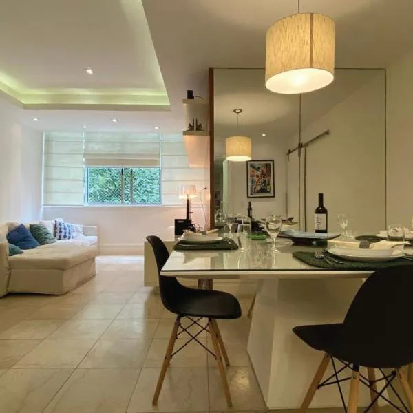 Av Atlântica - 3 Bedroom Beach Apartment - Leme, hotel no Rio de Janeiro