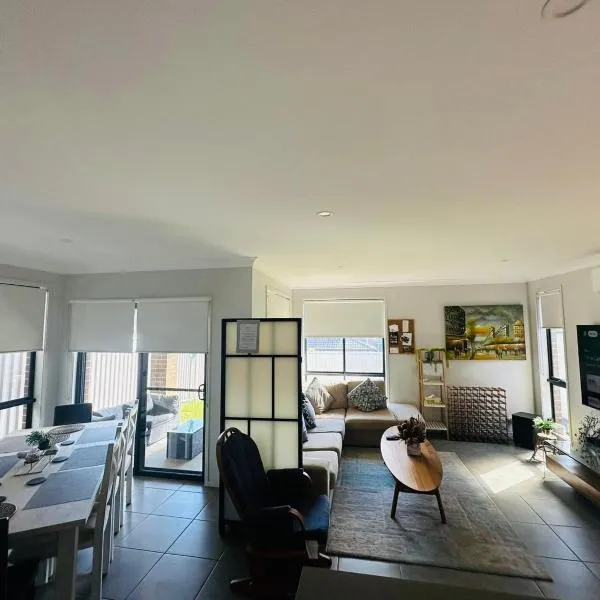 A Private Ensuite with AC and TV, hotel v mestu Austral