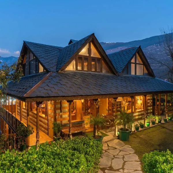 StayVista at The Manor with Mountain View & Fireplace, hotel in Manāli