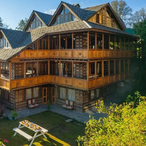 StayVista at The Manor Cozy Retreat in Kullu Manali, hotel em Manali