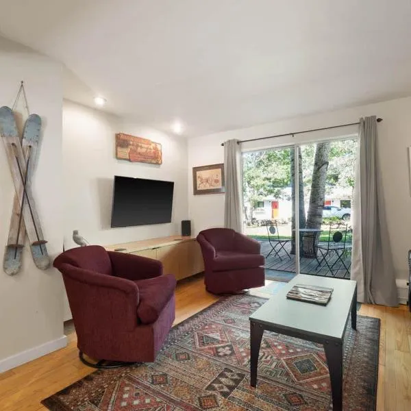 Relaxing 2 Bedroom steps from Vail Resort, hotel in Vail