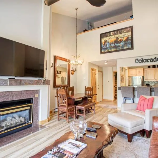 Unit 520 - 3br condo with balcony views, מלון באבון