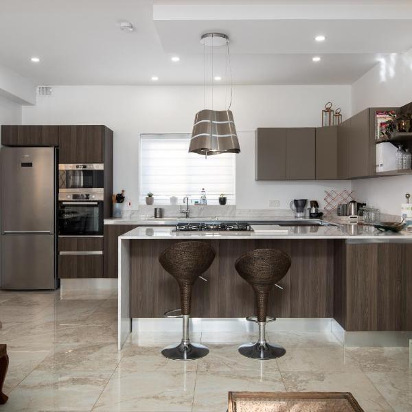 Family-Friendly Spacious Townhouse with Garden - Close to Airport, Gudja
