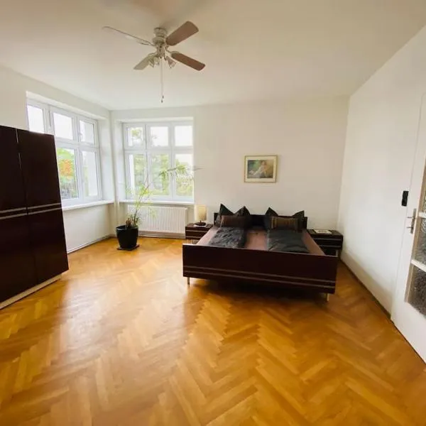 Herrenhaus Höniger Flughafen 11Min/Wienmitte 12Min, хотел във Виена