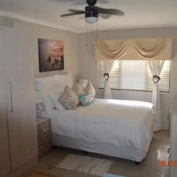 Ocean Tribe Guest Cottage, hotell sihtkohas Umkomaas