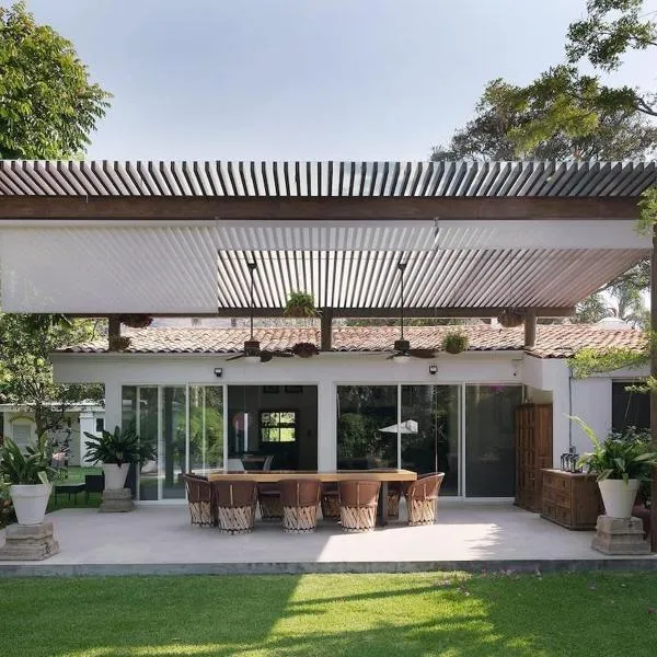 Welcome to Villa Cristy 3-BR 3 5-WC in the La Floresta area, ξενοδοχείο σε Ajijic