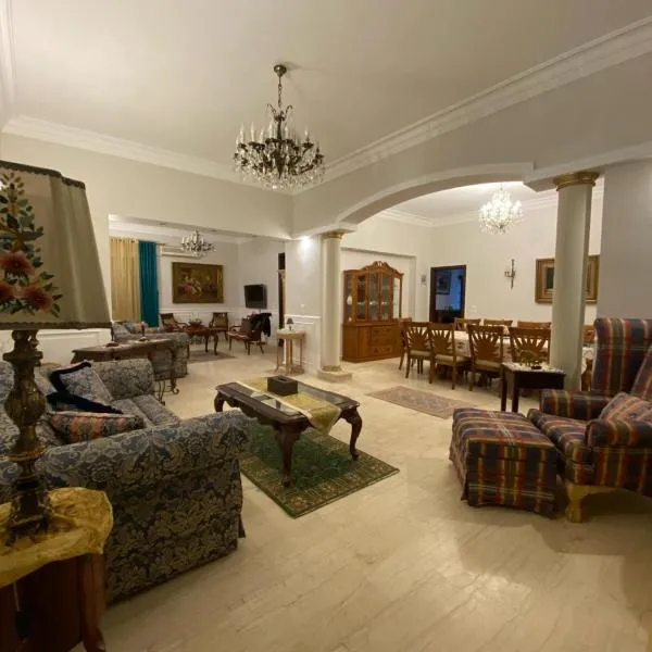 Garden city 3 bedroom apartment, hotel in Caïro