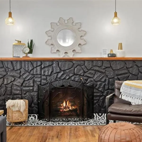 #StayinMyDistrict Twin Falls Spanish-Boho Getaway, hotel v destinaci Twin Falls