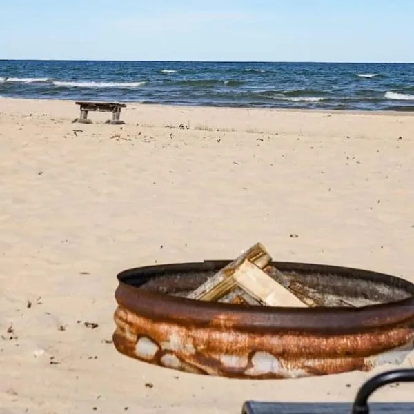 Beach Club of Oscoda - The Lakeshore Cottage、Oscodaのホテル