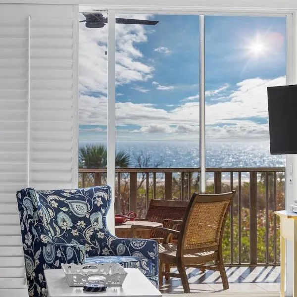 Exquisite Beachfront Residence at Shell Island Beach Club of Sanibel, hotel in Sanibel