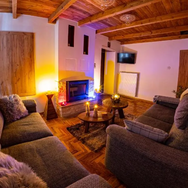 Oiti Mountain Apartments, hôtel à Pávliani