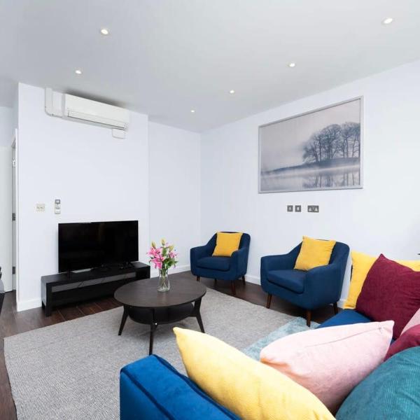 Stylish 3BR Flat in the Heart of Soho London, Londres