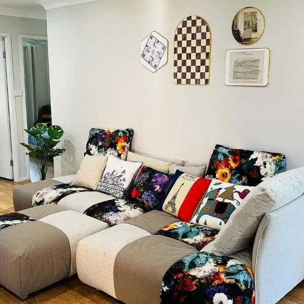 Charming Riverside Retreat sleep6, hotel v destinaci Dora Creek