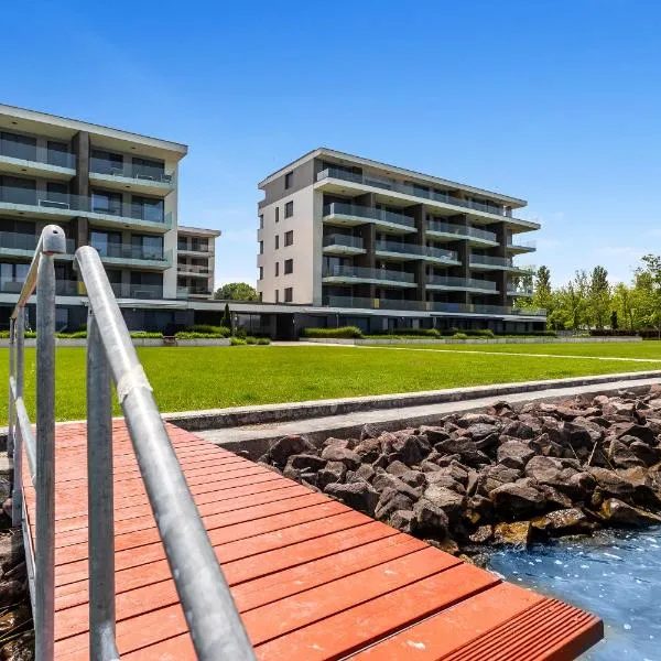 Lake Side Luxury Steps To The Lake Lela - Happy Rentals, hotel in Balatonlelle