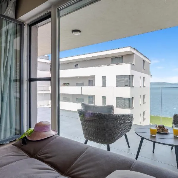 Lake Side Luxury Steps To The Lake Lela - Happy Rentals, hotel Balatonlellén