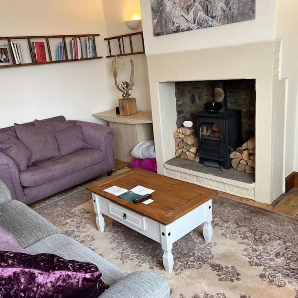 Steeple View - A two bedroom 18th century cottage., Leeds