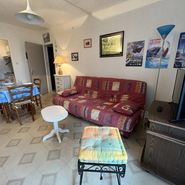 Appartement T2 à 2 minutes de la plage avec loggia, parking privatif et commerces à proximité - FR-1-324A-19