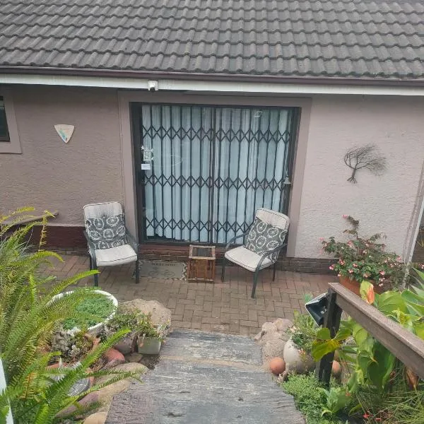 The right place : Ideal for the smart business person. 25km to DBN., hotel em New Germany