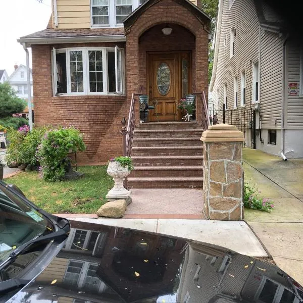 Private Unit with own Entrance To Share, hotel in South Ozone Park