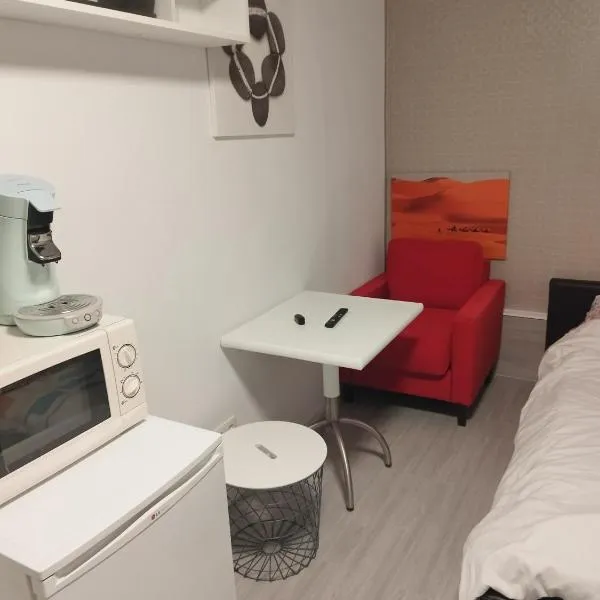 Modern Lux studio, hotel in Beringen