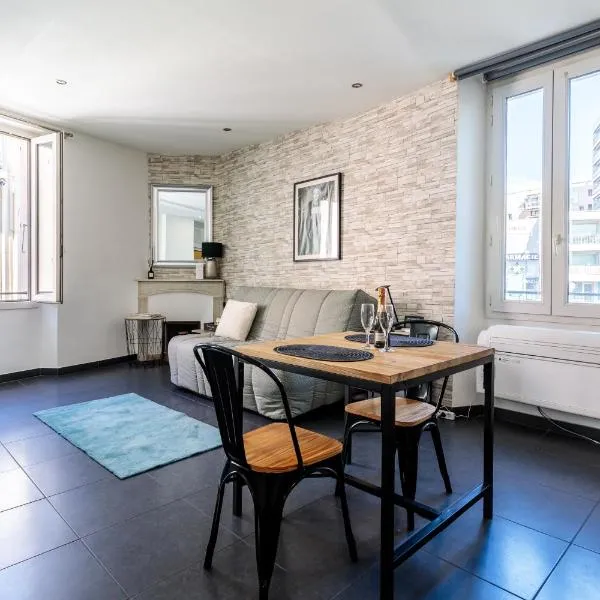 Les Suisses Apartment Zentral in der schönen Altstadt von Le Suquet 5 min zum Strand WLAN, hotel a Canes