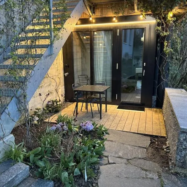 Charming Tiny Garden House for two, hotel in Luzern