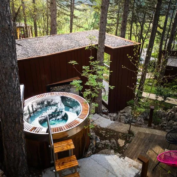 Theodosius Forest Village - Glamping in Vipava valley, hotel v destinaci Vipava