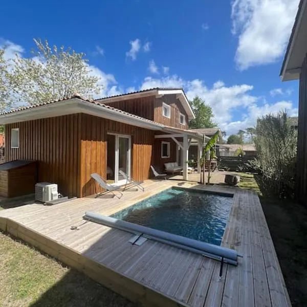 Villa avec piscine proche du lac, hotel in La Teste-de-Buch