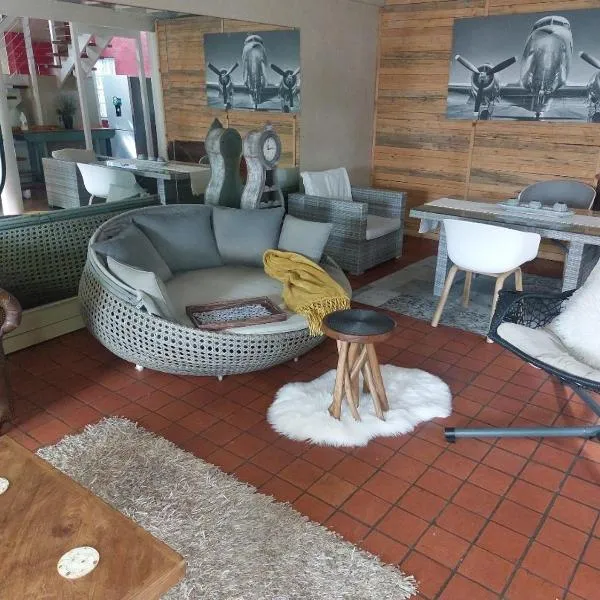 Gallery Guesthouse (La Sky Villa), hotel en Gqeberha