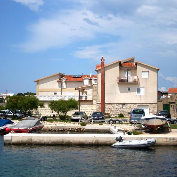 Apartments by the sea Jezera, Murter - 5123