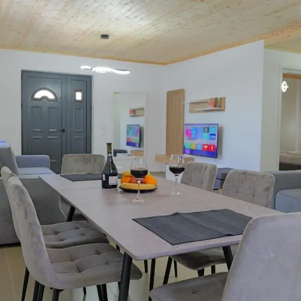 Lago Calmo Villa, hotel en Ksamil