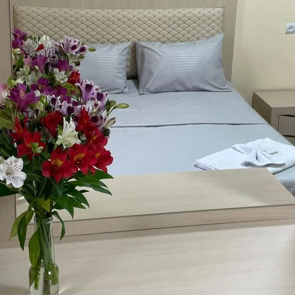 Ruz & Arian Near Zvartnots Airport, hotel en Pʼarakʼar