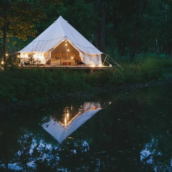 Glamping tält/tent - Glampingzelt -Lodge - Sjöutsikt, hotel in Blattnicksele