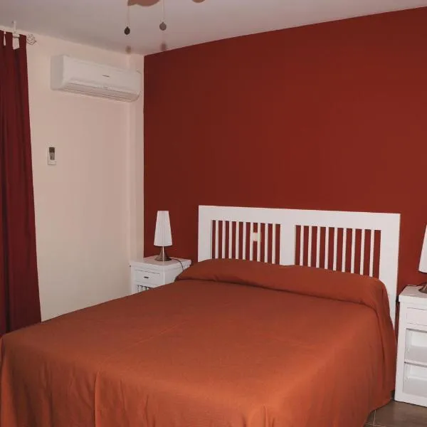 Edificio Reyes, hotel in La Adrada