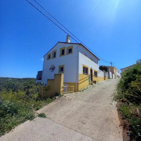 Hostel on the Hill: Raposeira'da bir otel